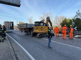 Tubo del gas tranciato: in corso riattivazione delle utenze a un centinaio di famiglie